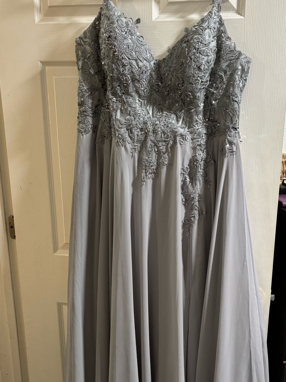Elegant Silver Gray Lace Appliqué Evening Dress
